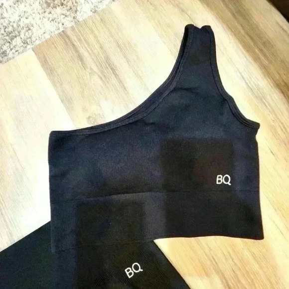 BQ leggings with one shoulder tank with built-in bra 2 piece set O6.11.250.2 - Picture 2 of 5